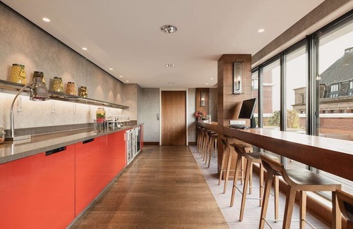 The Hague Center Casa | Your Perfect Staycation Destination! 2 Spacious Units, Pets Allowed!