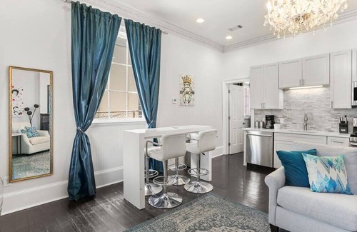 Faubourg Marigny Condominio | Perfect Marigny Pied-de-terre!