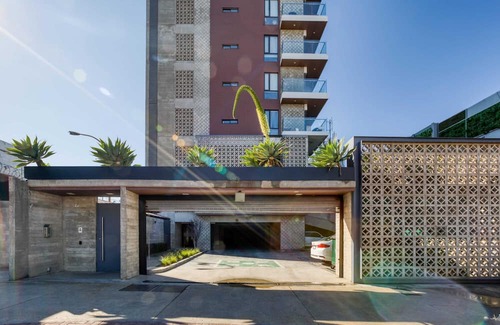 Avenida Revolución Apartamento | Amazing Apt w/a Pvt Balcony: Lounge-B/Center+Gym