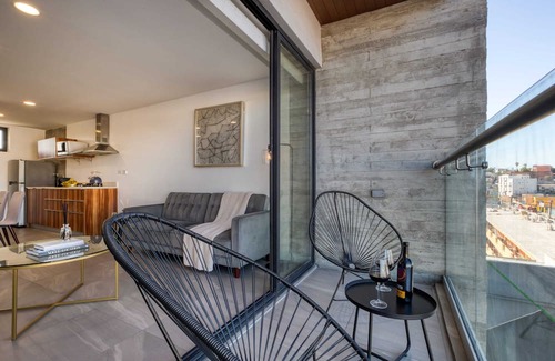 Avenida Revolución Apartamento | Amazing Apt w/a Pvt Balcony: Lounge-B/Center+Gym