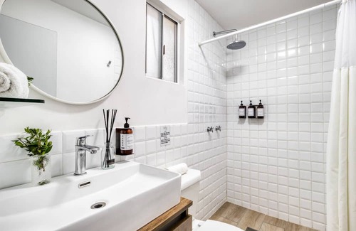 Playa Ensenada Apartamento | Gorgeous Room Near the Beach | Pool & Jacuzzi