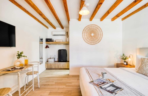 Playa Ensenada Apartamento | Gorgeous Room Near the Beach | Pool & Jacuzzi