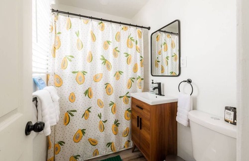 Logan Heights Apartamento | Hidden Gem 1 Bdrm Top Floor Condo