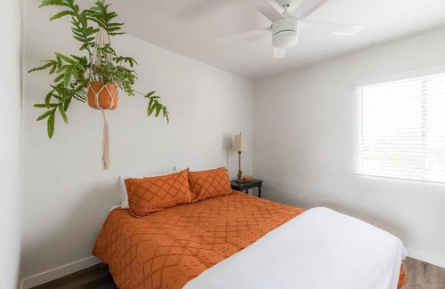 Logan Heights Apartamento | Hidden Gem 1 Bdrm Top Floor Condo