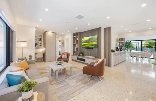 North Corals Casa | Luxury Heated Pool Tiki Grill 1 Mi to Beach