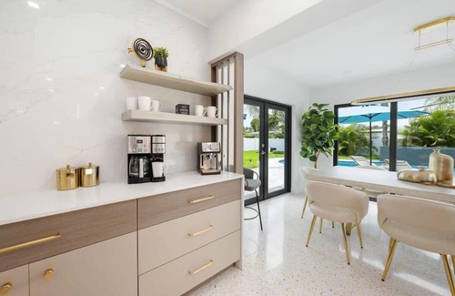North Corals Casa | Luxury Heated Pool Tiki Grill 1 Mi to Beach