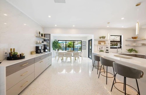 North Corals Casa | Luxury Heated Pool Tiki Grill 1 Mi to Beach