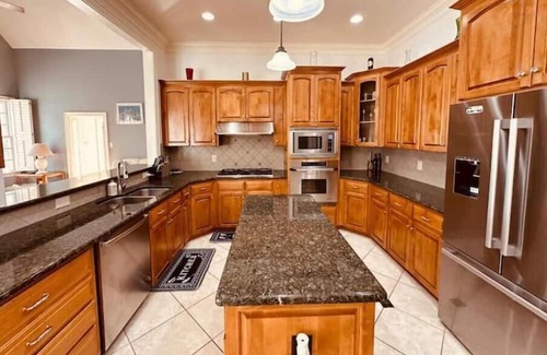 Raleigh Casa | Luxury home on 1.6 acre & 5 smart TVs w YouTube TV