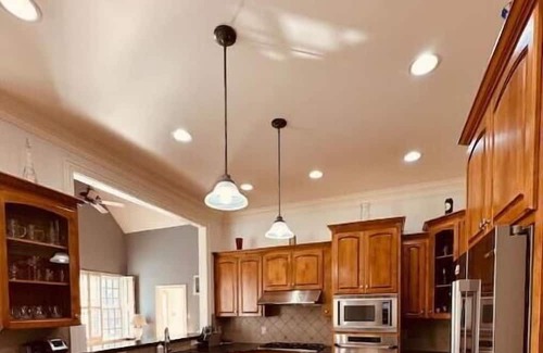 Raleigh Casa | Luxury home on 1.6 acre & 5 smart TVs w YouTube TV