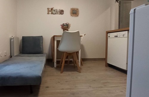 Margny-les-Compiegne Apartamento | Appartement au Rez-de-chaussée Avec Jardin Privé, 600m de la Gare de Compiegne
