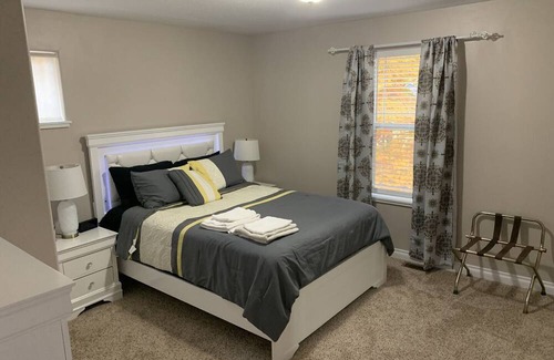 Traverse City Casa | 4BDR Home with Games Fire Places & More