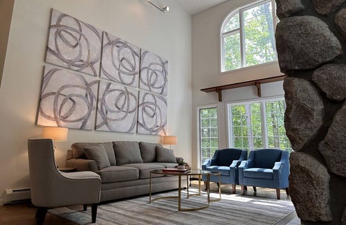 Mayfield Casa | Woodland Hill's Charming 7BDR Home