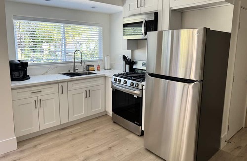 Reseda Apartamento | Cozy studio in Reseda-Tarzana area. Fully furnished and Utilities included.