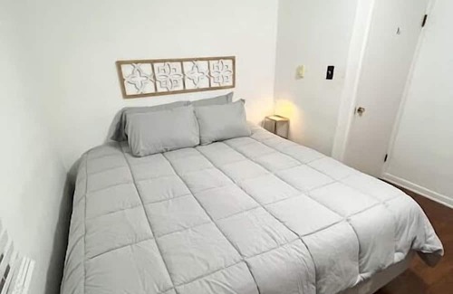 Fort Wayne Casa | Cozy Essentials Home right off I469