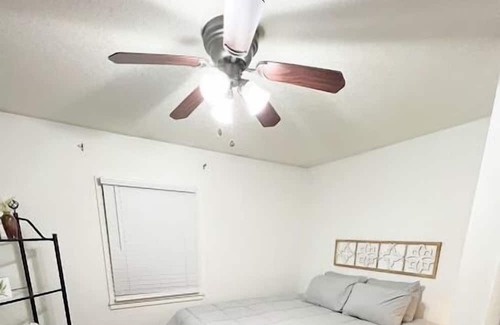 Fort Wayne Casa | Cozy Essentials Home right off I469
