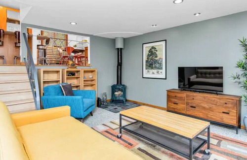 Cedar-Isles-Dean Casa | Uptown mpls 4-bedroom house near lakes and downtown mpls!