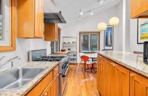 Cedar-Isles-Dean Casa | Uptown mpls 4-bedroom house near lakes and downtown mpls!