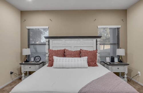 Pinal County Casa | Terrific 3-bedroom house in marvelous Chandler with AC, WiFi