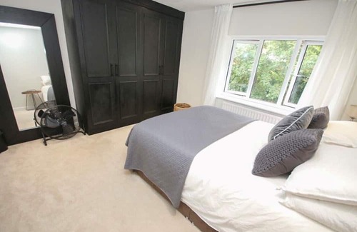 Eccles Casa | Canal Mews 2 Bedroom