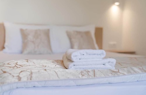 Ohrid Villa | Deluxe Double Room with Side lake View