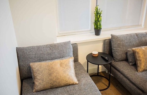 Binnenstad Apartamento | Stylish 50m² Two-Bedroom Apartment (SD-23-K)