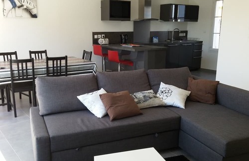Port District Casa | Spacious house with swimming pool close to the beach