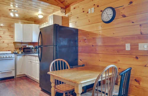 Weirs Beach Cabina | Laconia Cabin Rental < 1 Mi to Lake Winnipesaukee!