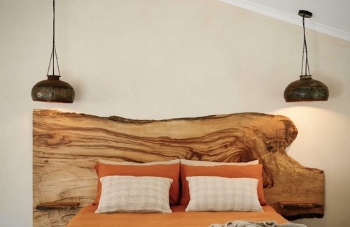 Clunes Cabaña | The Honey Barn. Wabi-Sabi Cottage with Byron Hinterland view.