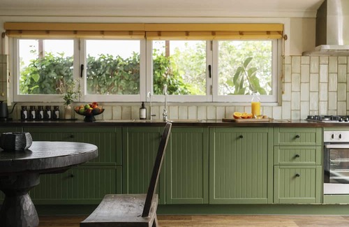 Clunes Cabaña | The Honey Barn. Wabi-Sabi Cottage with Byron Hinterland view.