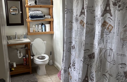 Biloxi Cabaña | 1 bdr cottage house next to Beach I 30-Day I Discounted