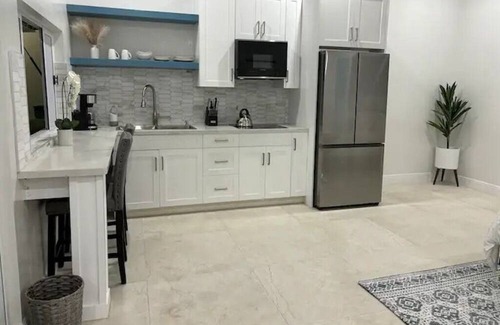 Downtown Nassau Cabaña | Tranquil secluded studio w/ Pool and WiFi, AC in charming Nassau