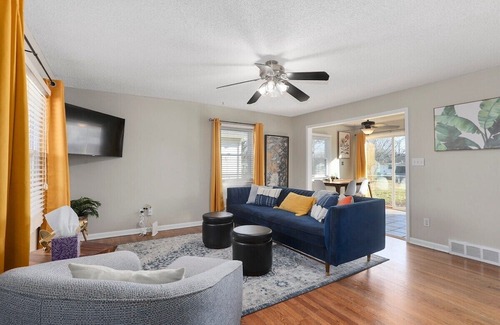 Lee's Summit Casa | Charming Home <1mile From Downtown Lees Summit