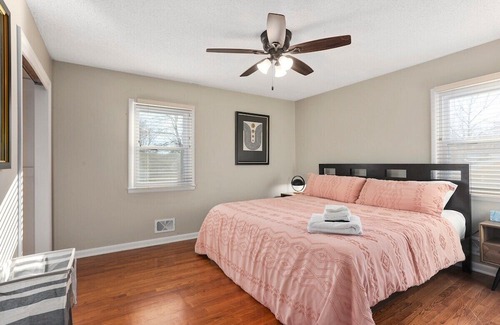 Lee's Summit Casa | Charming Home <1mile From Downtown Lees Summit