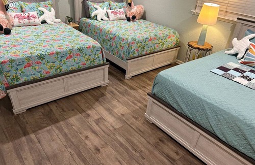 Crystal Beach Cabina | Fabulous open concept cabin sleeps 12 on Bolivar Peninsula