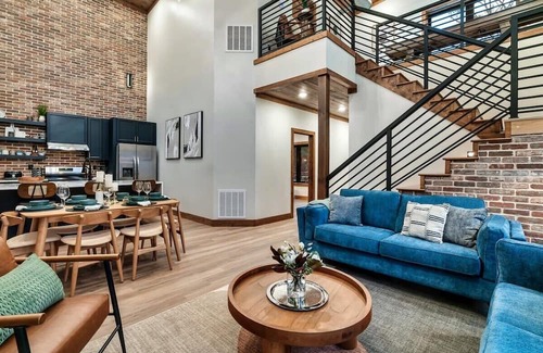 Sevierville Cabina | Brand New w/ luxury indoor pool and hot tub