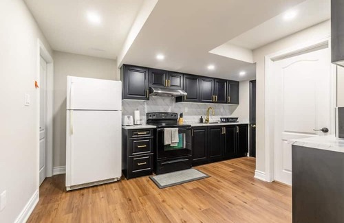 Central Erin Mills Casa | Spacious Basement in Mississauga