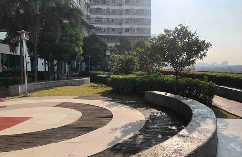 Legazpi Village Condominio | Cozy 1-bedroom condo in Makati with Pool, Gym, Sauna, WiFi, AC, and Netflix