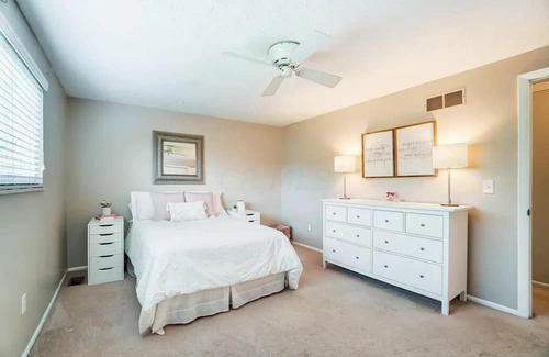 Powell Casa | Family & Friends, 5BR 3BA Home Near Zoo , 10 min to OSU Downtown