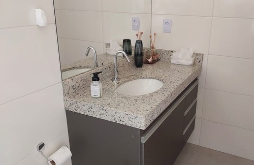 Sao Roque Chalet De Esquí | Casa em Frente a um Lago, Próximo a Rota do Vinho em São Roque - SP