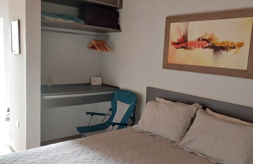 Sao Roque Chalet De Esquí | Casa em Frente a um Lago, Próximo a Rota do Vinho em São Roque - SP