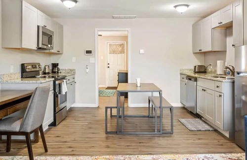 Cedar Crest Apartamento | Luxe1BR w/ Private Patio - Near Dallas Zoo & Bishop Arts