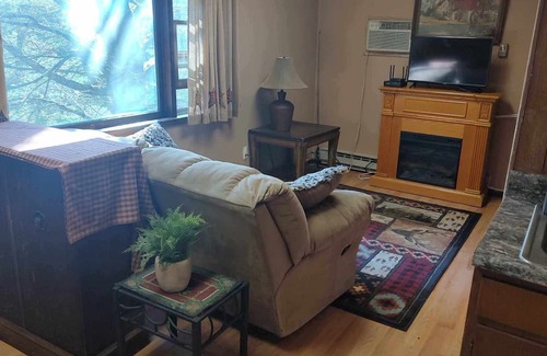 Northville Cabina | Upper Level Adirondack Sacandaga Lakefront Cabin