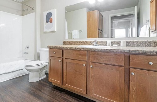 Brooks City Base Apartamento | Landing at The Anderson at Brooks - 1 Bedroom in Stinson Airport Vicinity