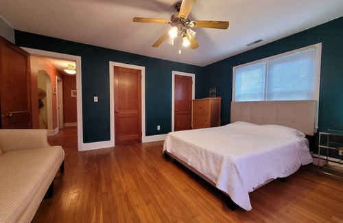 Algonquin Casa | House in quiet neighborhood, on the water, with large backyard