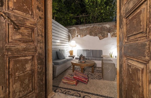 Lindos Cabina | Boho style luxury lodge with private courtyard in the heart of Lindos.