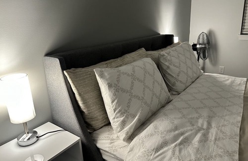 Elkhart Apartamento | Cozy Modern1-bedroom apartment in enchanting Elkhart with AC, WiFi, Riverview