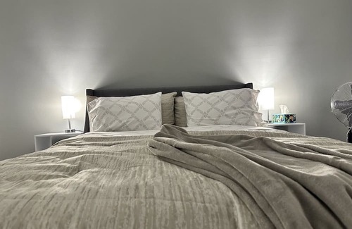 Elkhart Apartamento | Cozy Modern1-bedroom apartment in enchanting Elkhart with AC, WiFi, Riverview