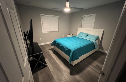 Bridgeport Heights Casa | Cozy modern house close to the beach
