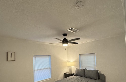 Handley Casa | Cozy Home off highway 15 min from Downtown or AT&T stadium