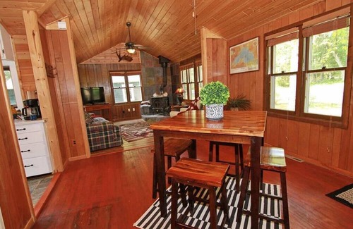 Ossipee Cabina | Cozy cabin in enchanting Merrifield with AC, WiFi